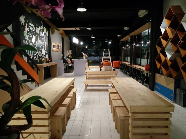 Маланг: Woodlot Hostel