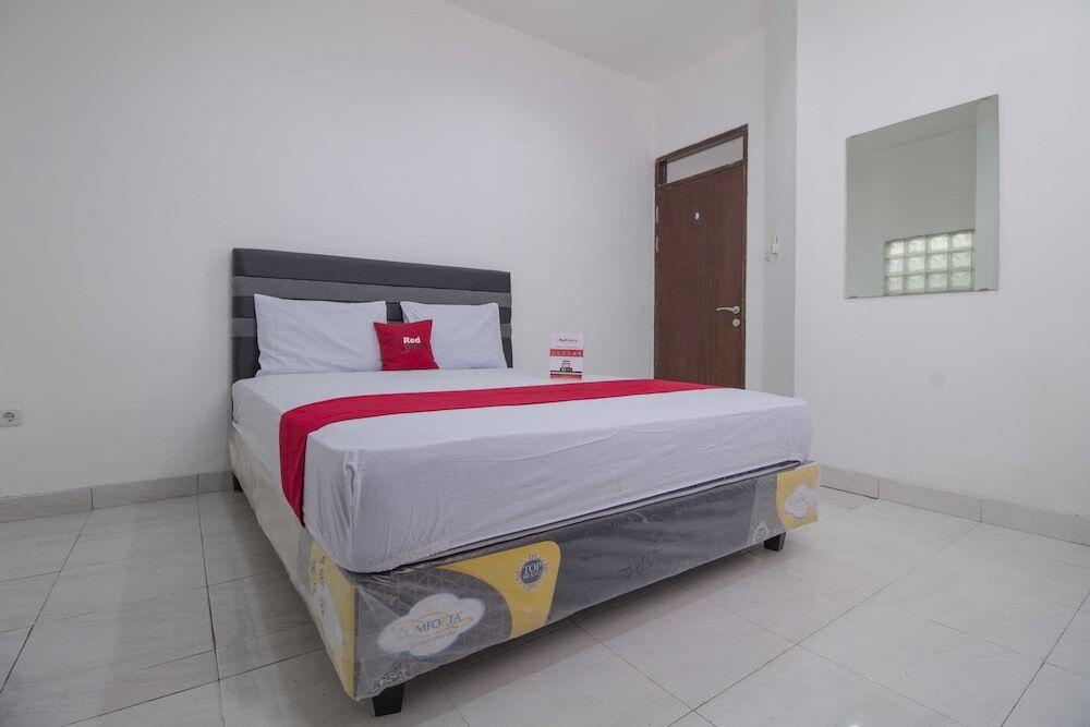 RedDoorz near Teras Kota 2 — фото 2