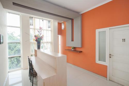 Сурабая: RedDoorz @ MERR Surabaya