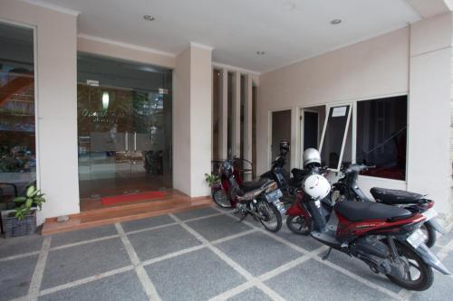 Сурабая: RedDoorz @ MERR Surabaya