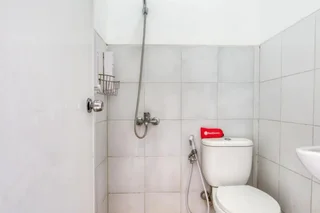 Сурабая: RedDoorz near Pantai Ria Kenjeran