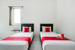 Сурабая: RedDoorz near Pantai Ria Kenjeran
