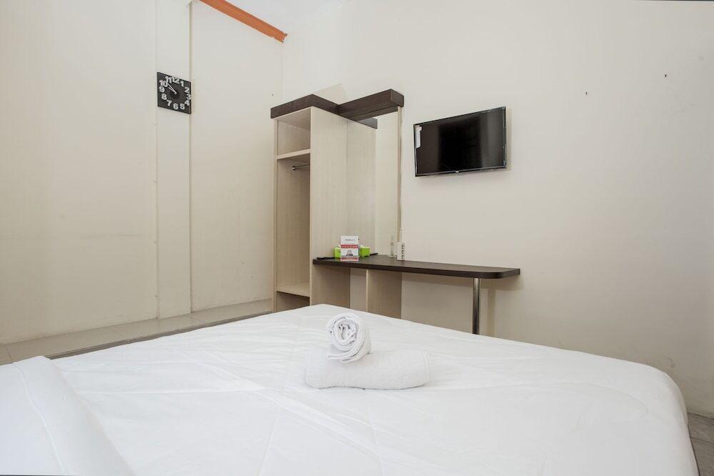 RedDoorz Plus @ Wiyung — фото 1