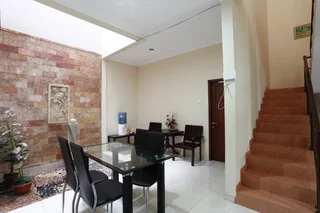 Депок: Twin House