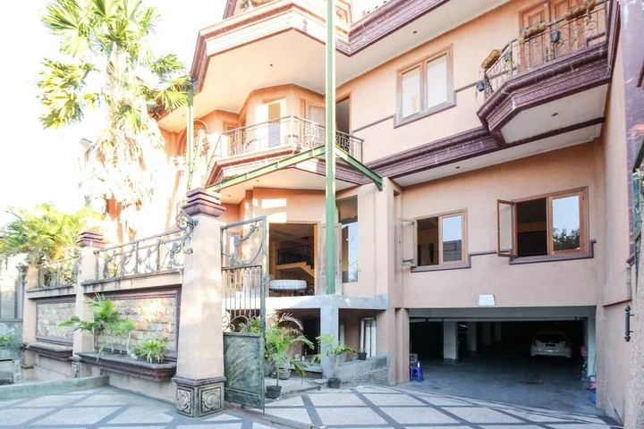 Сурабая: Airy Eco Syariah Gubeng Kertajaya Dua Belas C 115 Surabaya