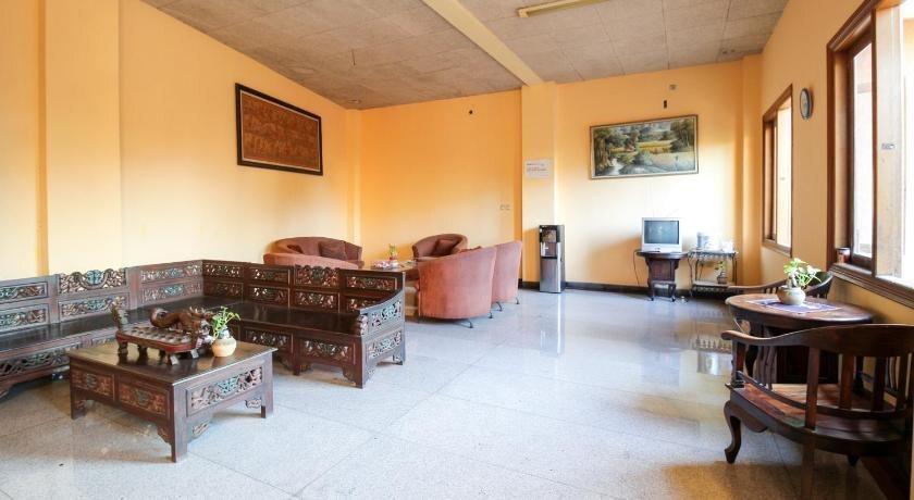 Сурабая: Airy Eco Syariah Gubeng Kertajaya Dua Belas C 115 Surabaya