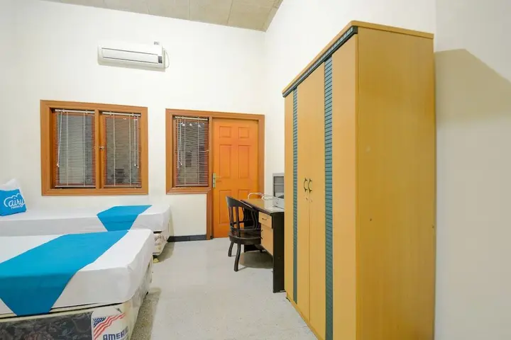 Сурабая: Airy Eco Syariah Gubeng Kertajaya Dua Belas C 115 Surabaya