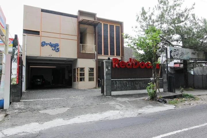 Депок: RedDoorz @ Condong Catur 2