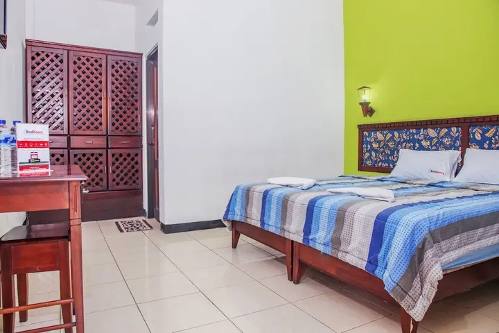 Сурабая: RedDoorz near Tanjung Perak