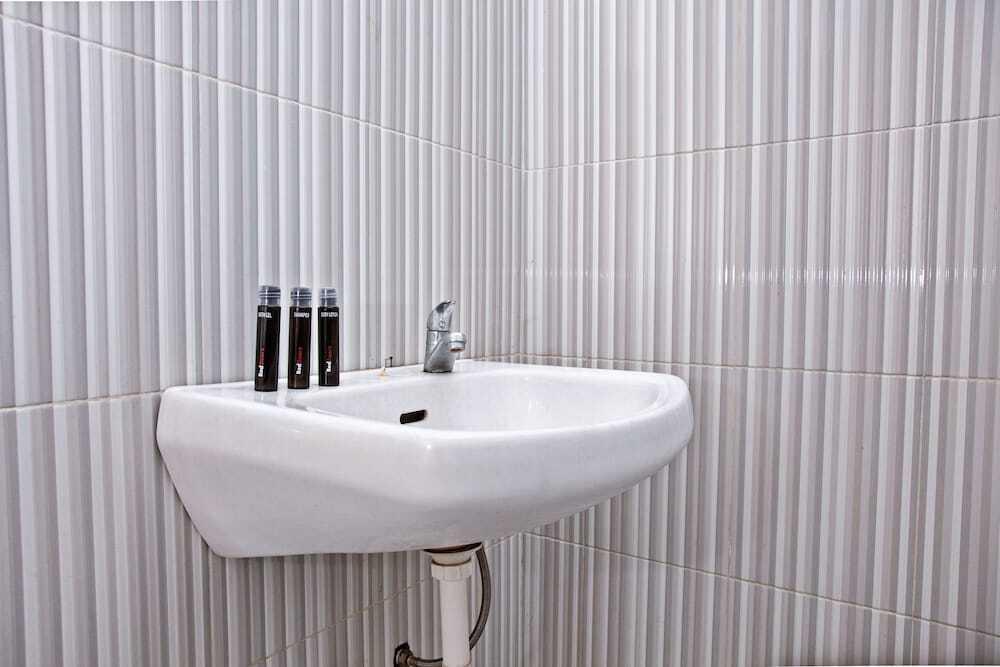 Сурабая: RedDoorz near City of tomorrow mall