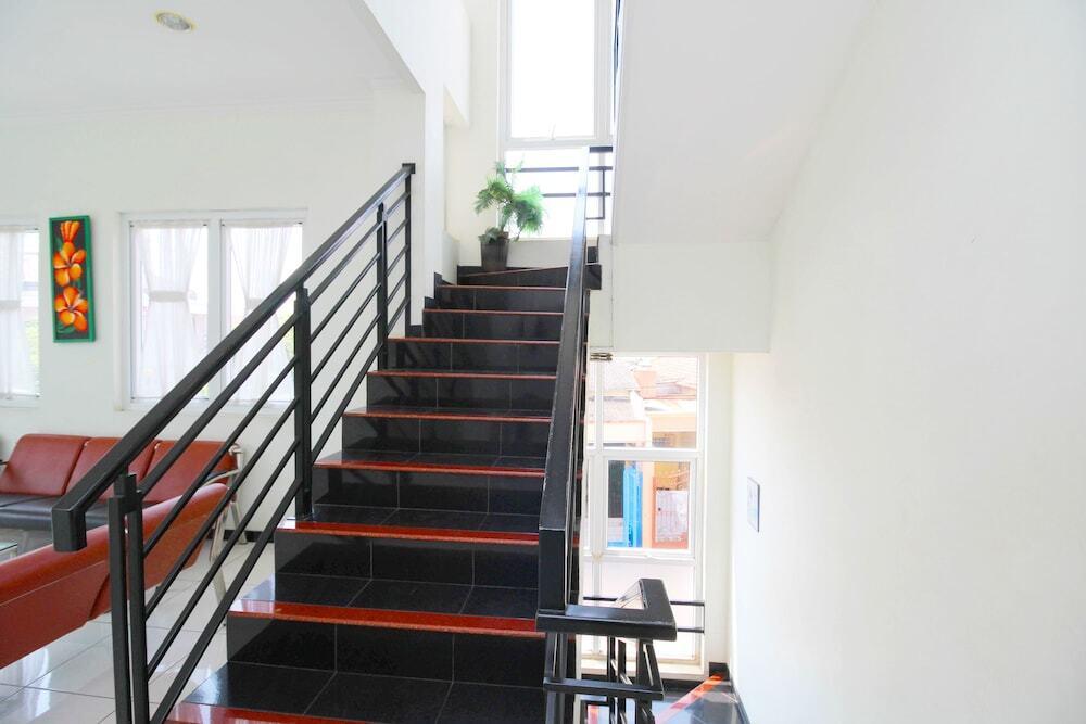 Семаранг: Airy Rejosari Purwosari Raya 29A Semarang
