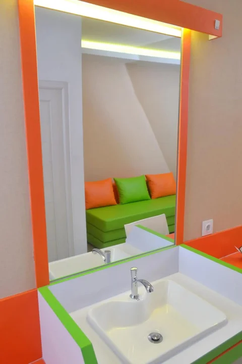 Джакарта: Titanium Express Homtel