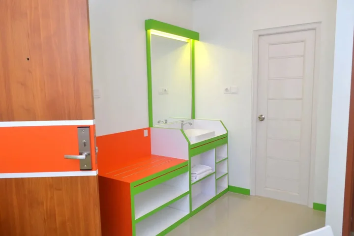 Джакарта: Titanium Express Homtel