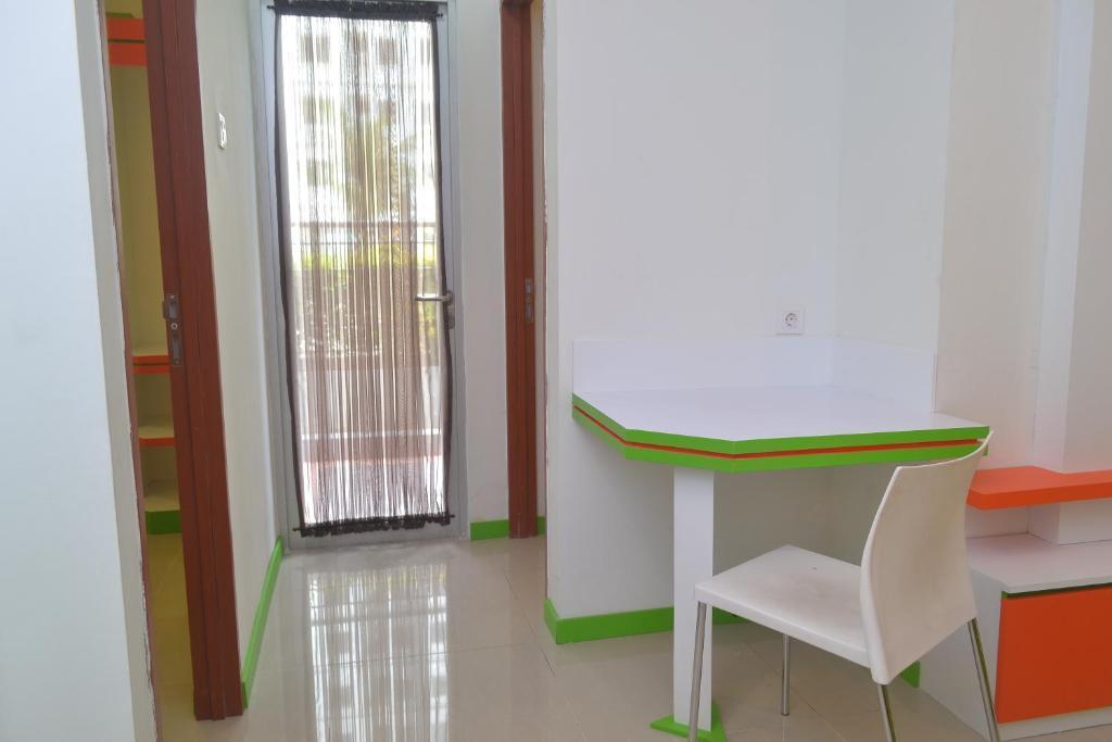 Джакарта: Titanium Express Homtel