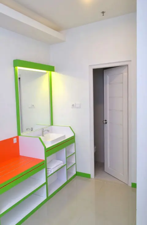 Джакарта: Titanium Express Homtel