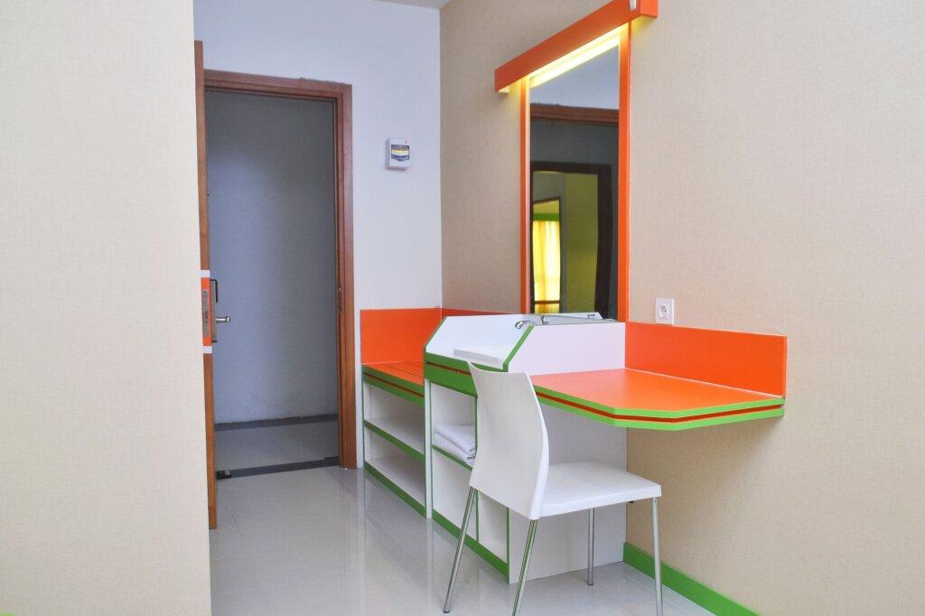 Джакарта: Titanium Express Homtel