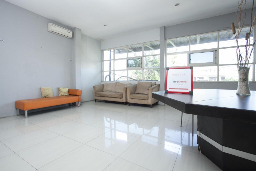 Сурабая: RedDoorz near Suroboyo Carnival Park
