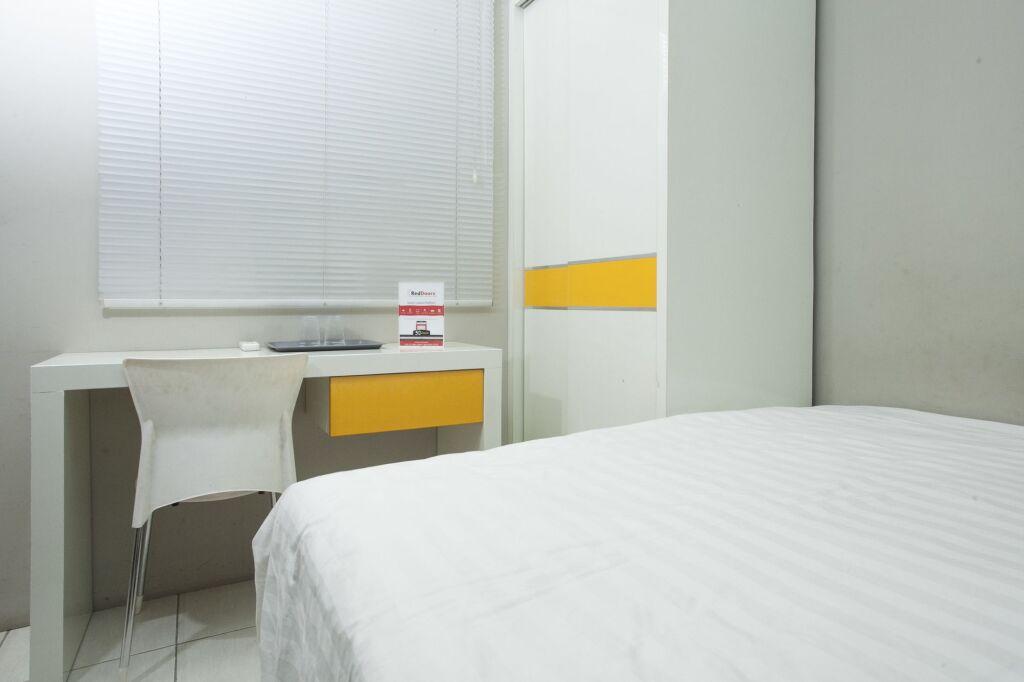 Сурабая: RedDoorz near Suroboyo Carnival Park