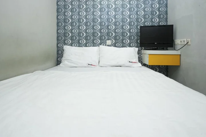 Сурабая: RedDoorz near Suroboyo Carnival Park