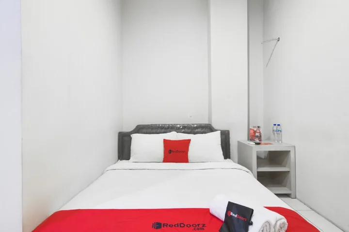 Сурабая: RedDoorz near Suroboyo Carnival Park