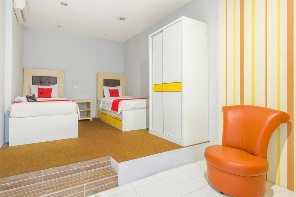 Сурабая: RedDoorz near Suroboyo Carnival Park