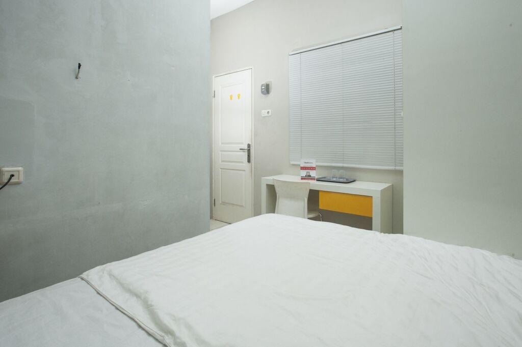 Сурабая: RedDoorz near Suroboyo Carnival Park