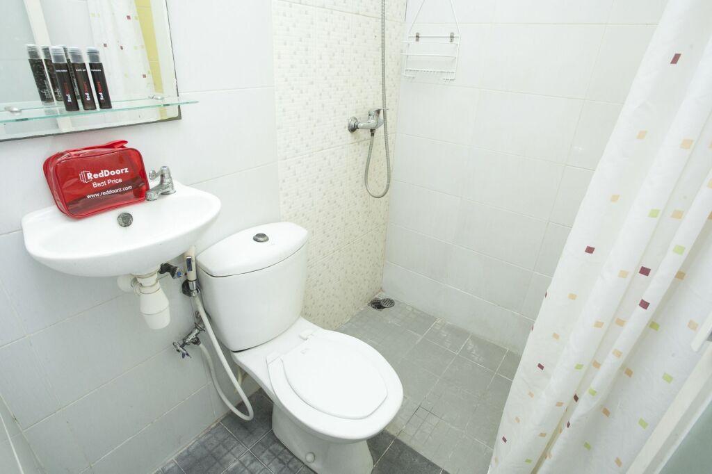 Сурабая: RedDoorz near Suroboyo Carnival Park