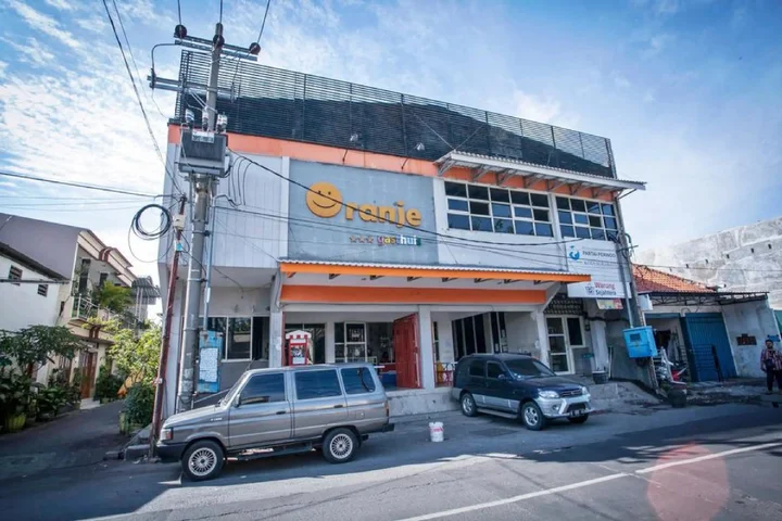 Сурабая: RedDoorz near Suroboyo Carnival Park