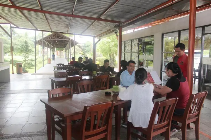 Петумбак: Thong's Inn - KNO Kualanamu Transit Hotel