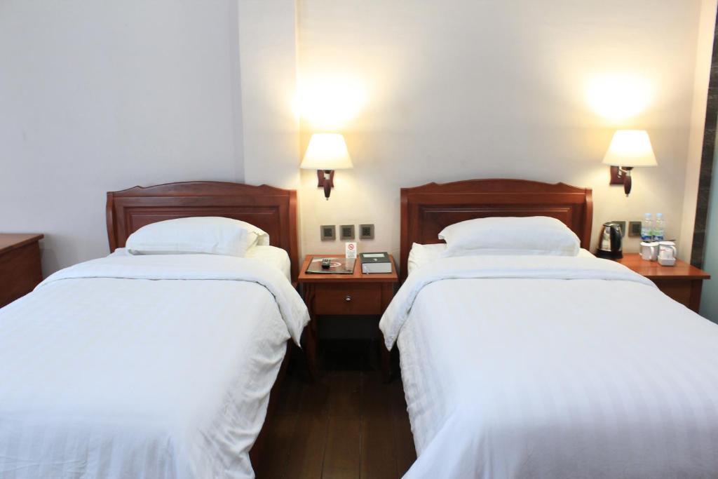 Петумбак: Thong's Inn - KNO Kualanamu Transit Hotel