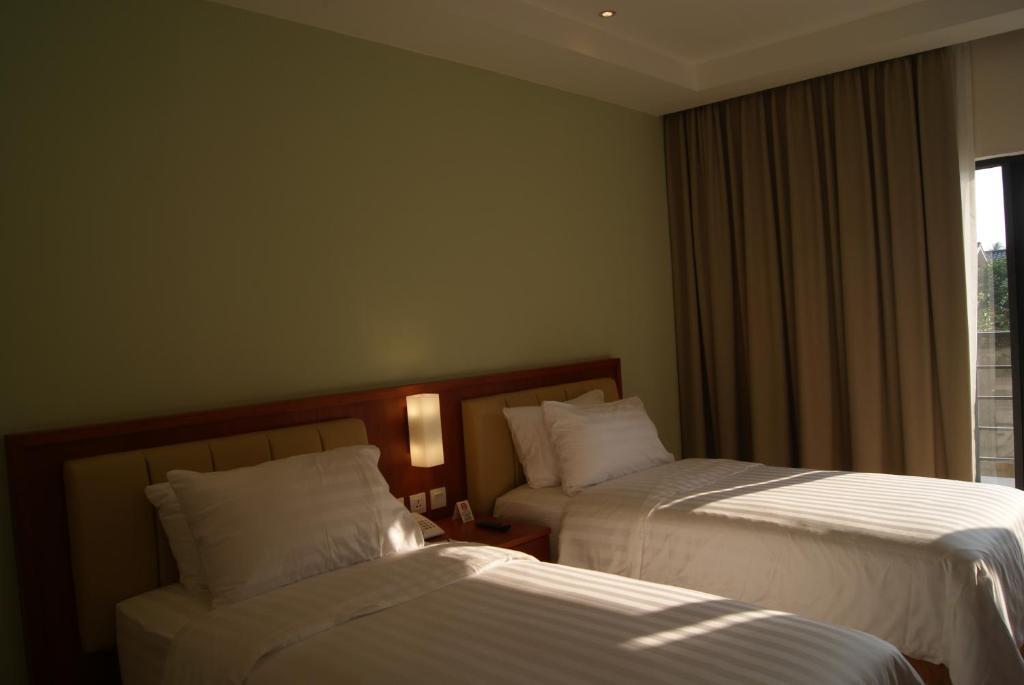 Thong's Inn - KNO Kualanamu Transit Hotel — фото 1