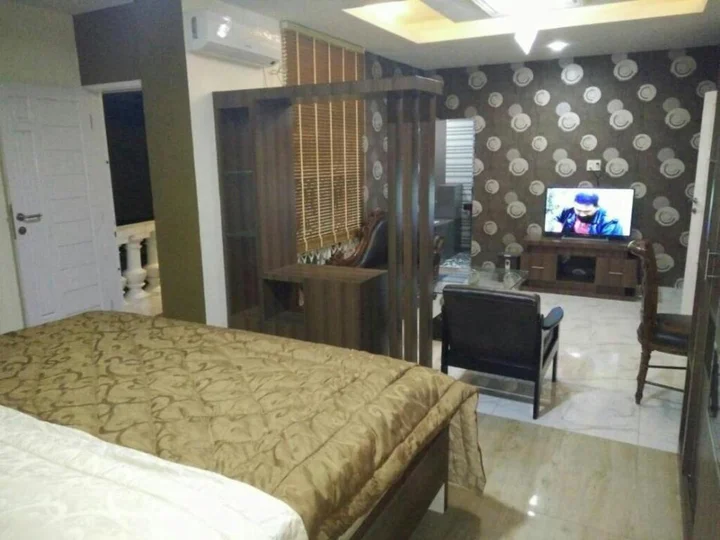 Медан: Lewi House