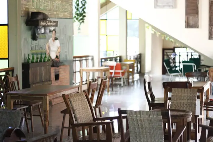Депок: Omah Njonja Bed & Brasserie