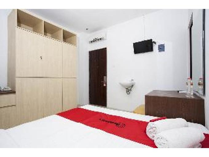 Сурабая: RedDoorz near Exit Toll Kota Satelit 2