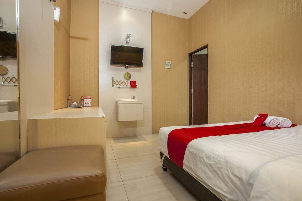 Сурабая: RedDoorz near Exit Toll Kota Satelit 2