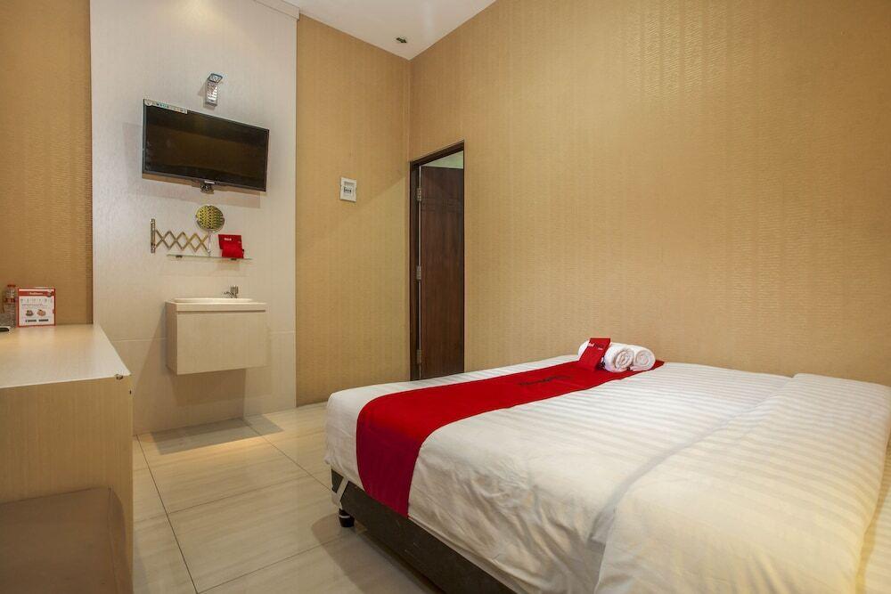 Сурабая: RedDoorz near Exit Toll Kota Satelit 2