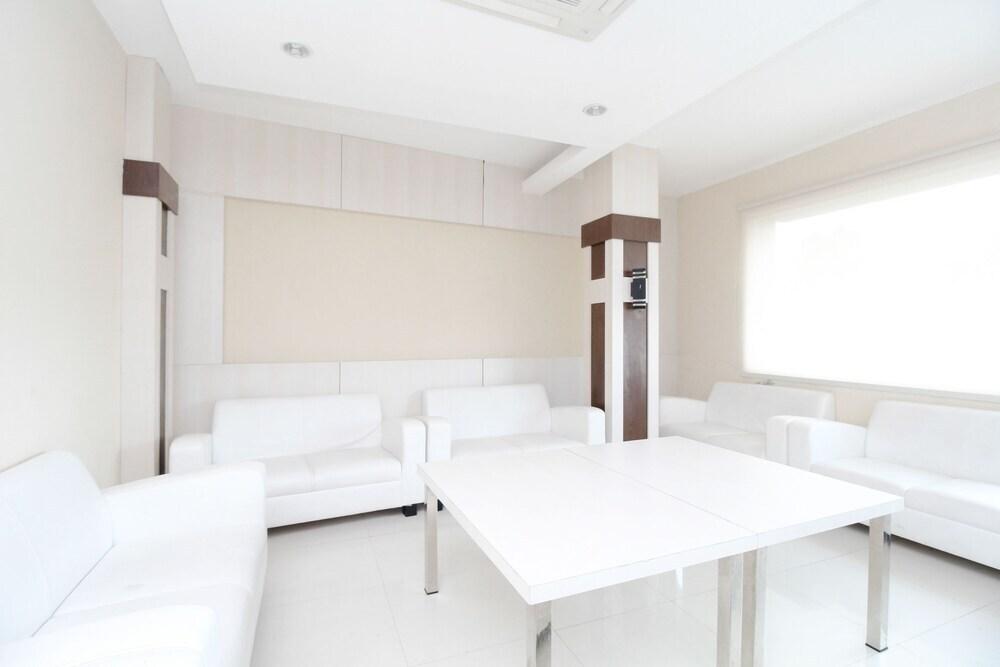 Батуретно: Airy UGM Sendowo E 106 Yogyakarta