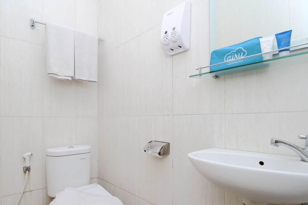 Суракарта: Airy Terminal Tirtonadi MT Haryono 80 Solo