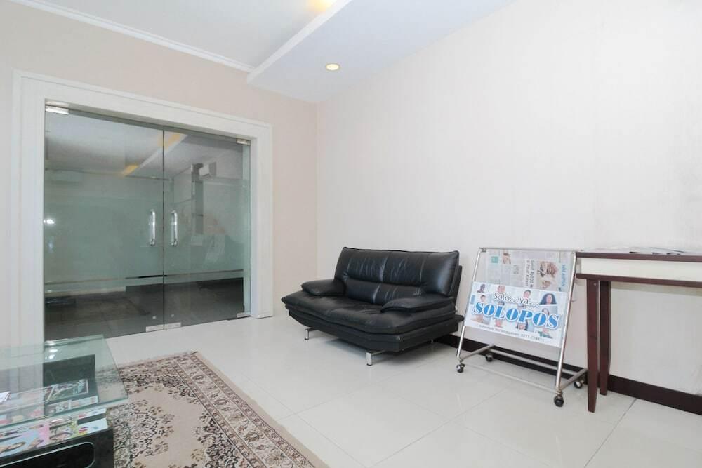 Суракарта: Airy Terminal Tirtonadi MT Haryono 80 Solo
