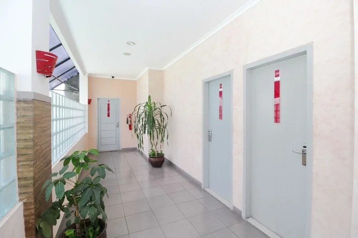 Суракарта: Airy Terminal Tirtonadi MT Haryono 80 Solo