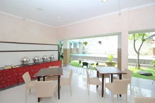 Суракарта: Airy Terminal Tirtonadi MT Haryono 80 Solo