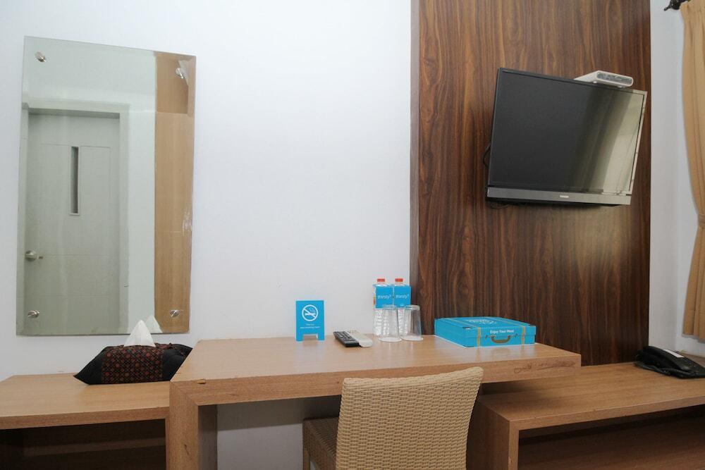 Суракарта: Airy Terminal Tirtonadi MT Haryono 80 Solo