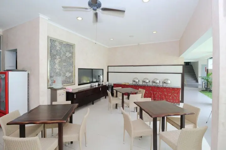 Суракарта: Airy Terminal Tirtonadi MT Haryono 80 Solo