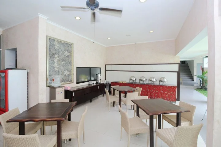 Суракарта: Airy Terminal Tirtonadi MT Haryono 80 Solo