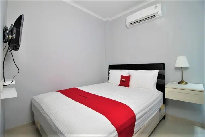 Джакарта: RedDoorz @ Meruya Selatan