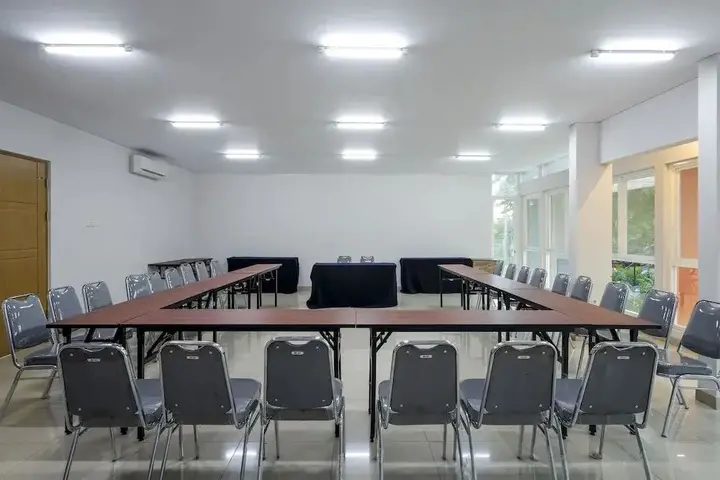 Семаранг: RedDoorz near Ahmad Yani Airport