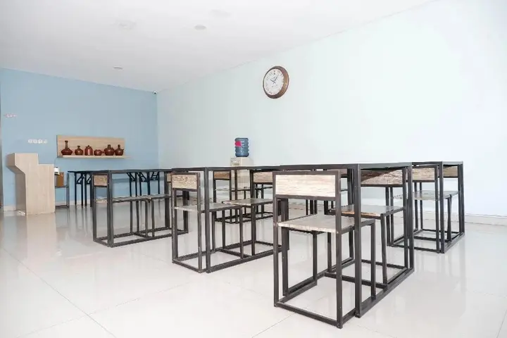Семаранг: RedDoorz near Ahmad Yani Airport