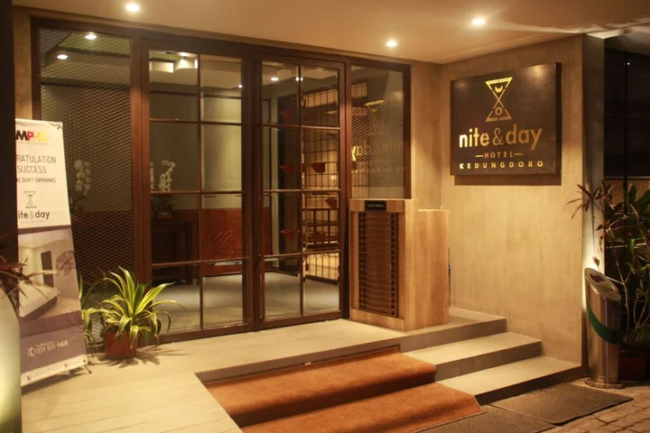 Сурабая: Nite & Day Surabaya - Kedungdoro