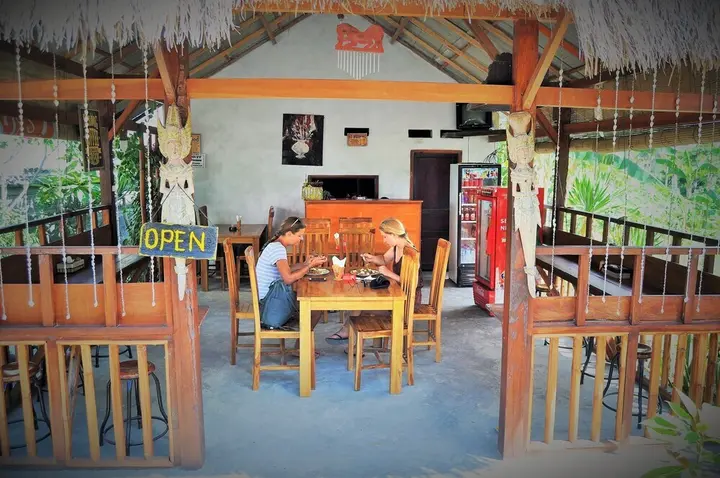 Пенида: Simpang Inn