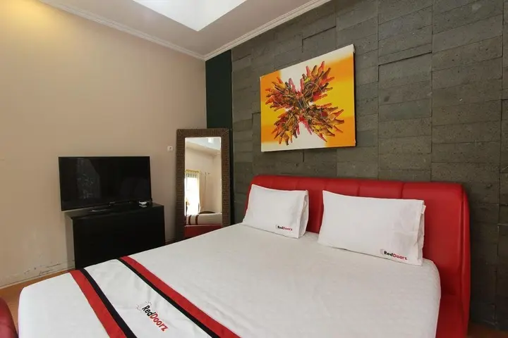 Депок: RedDoorz near Casa Grande